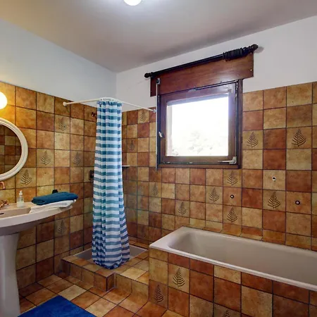 D'architecte 200m² Avec Piscine Privee Et Cheminee - Fr-1-496-35 Country house Pommiers (Loire)